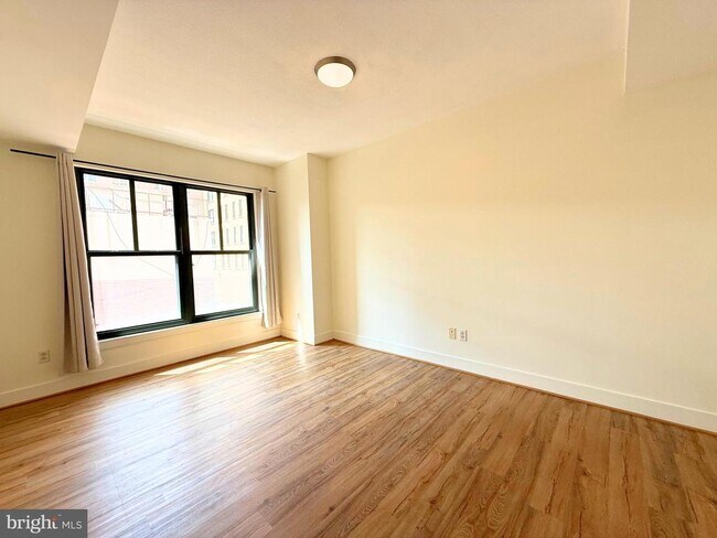 Building Photo - 910 M St NW