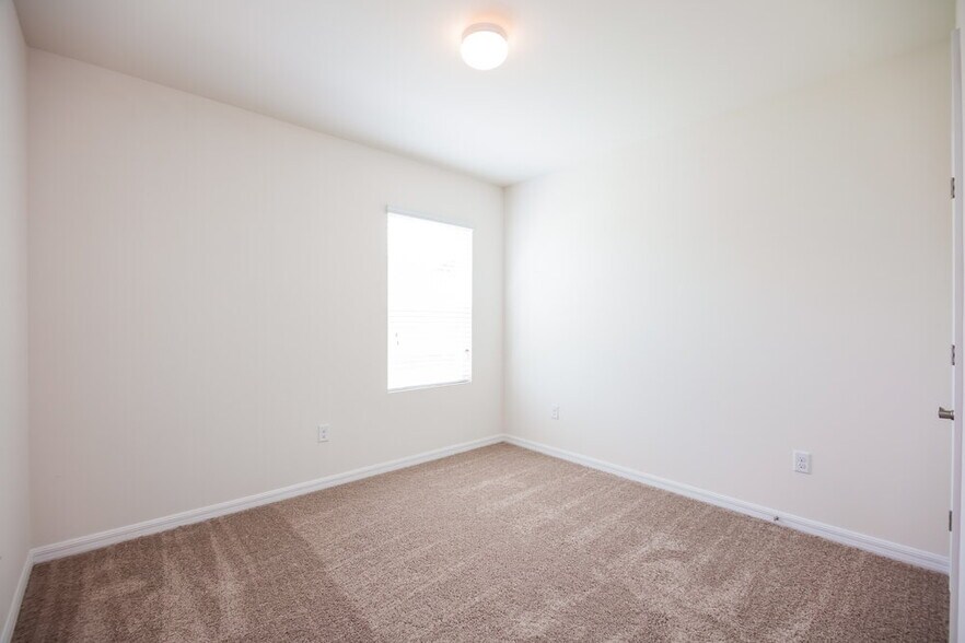 Building Photo - 2558 Surfside Blvd