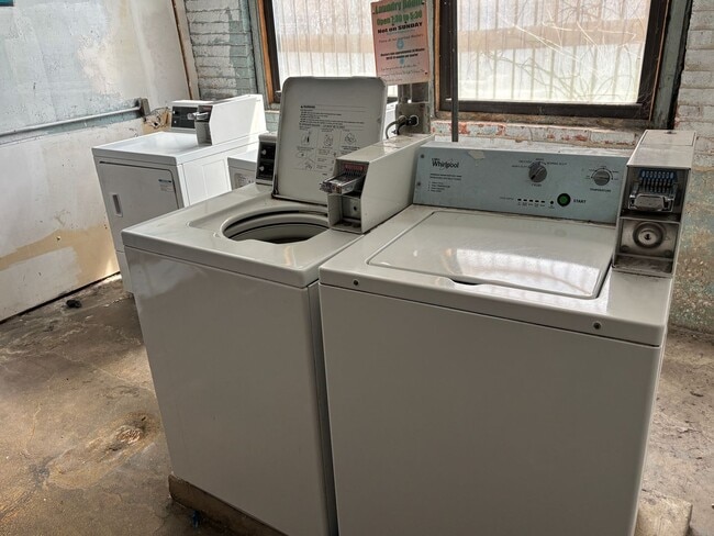 Building Photo - 158 N Central Ave