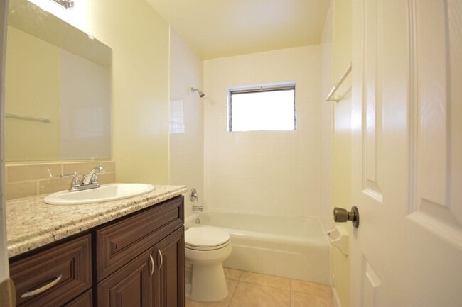 Building Photo - 3072 Jennings Dr