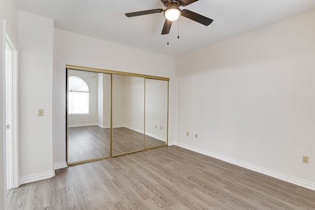 Building Photo - Spacious and Stylish Green Valley First-Floor Unit!!