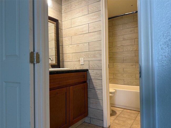 Building Photo - 9707 Richmond Ave.