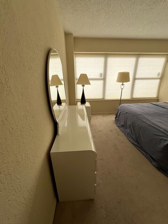 Building Photo - 3800 Galt Ocean Dr