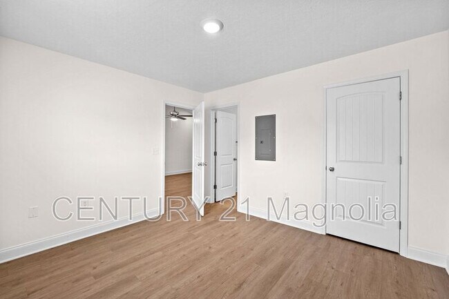 Building Photo - 2219 Archer Ln