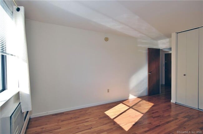 Building Photo - 960 Hope St