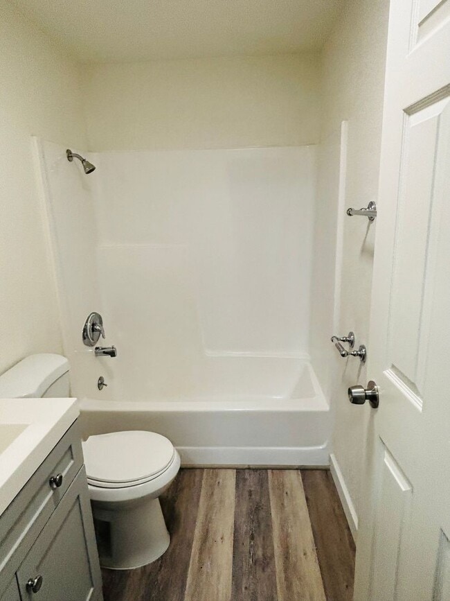 Building Photo - Cute 2 bedroom West Harvard area