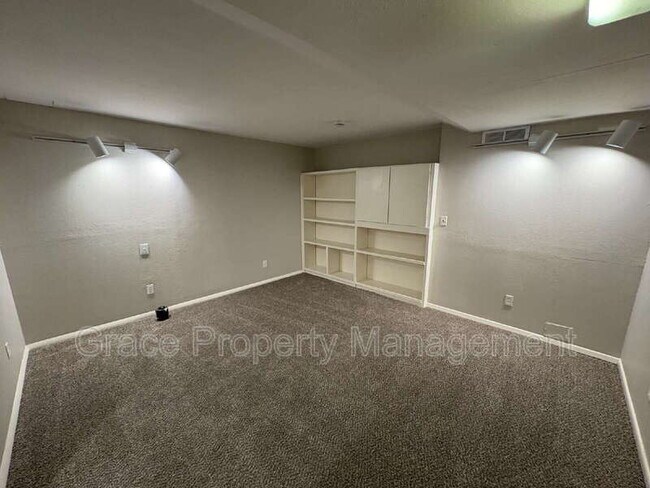 Building Photo - 8340 S Upham Way