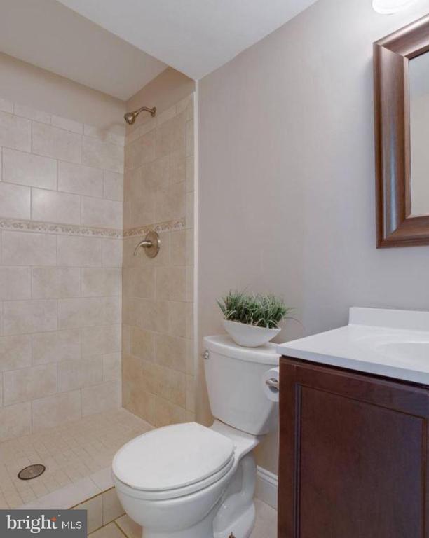 Building Photo - 8524 Canterbury Dr