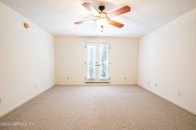 Building Photo - 13715 Richmond Park Dr N