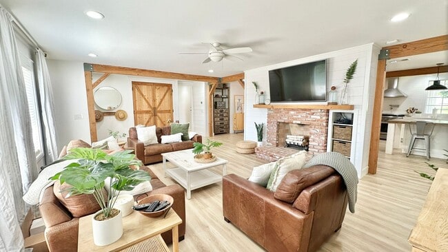 Building Photo - Beautifully Remodeled and Charming Country...