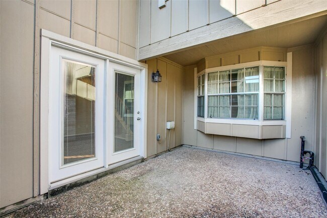 Building Photo - 11658 Lakeside Park Dr