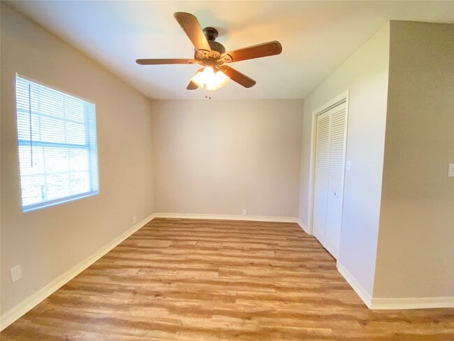 Building Photo - 410 Woolworth St