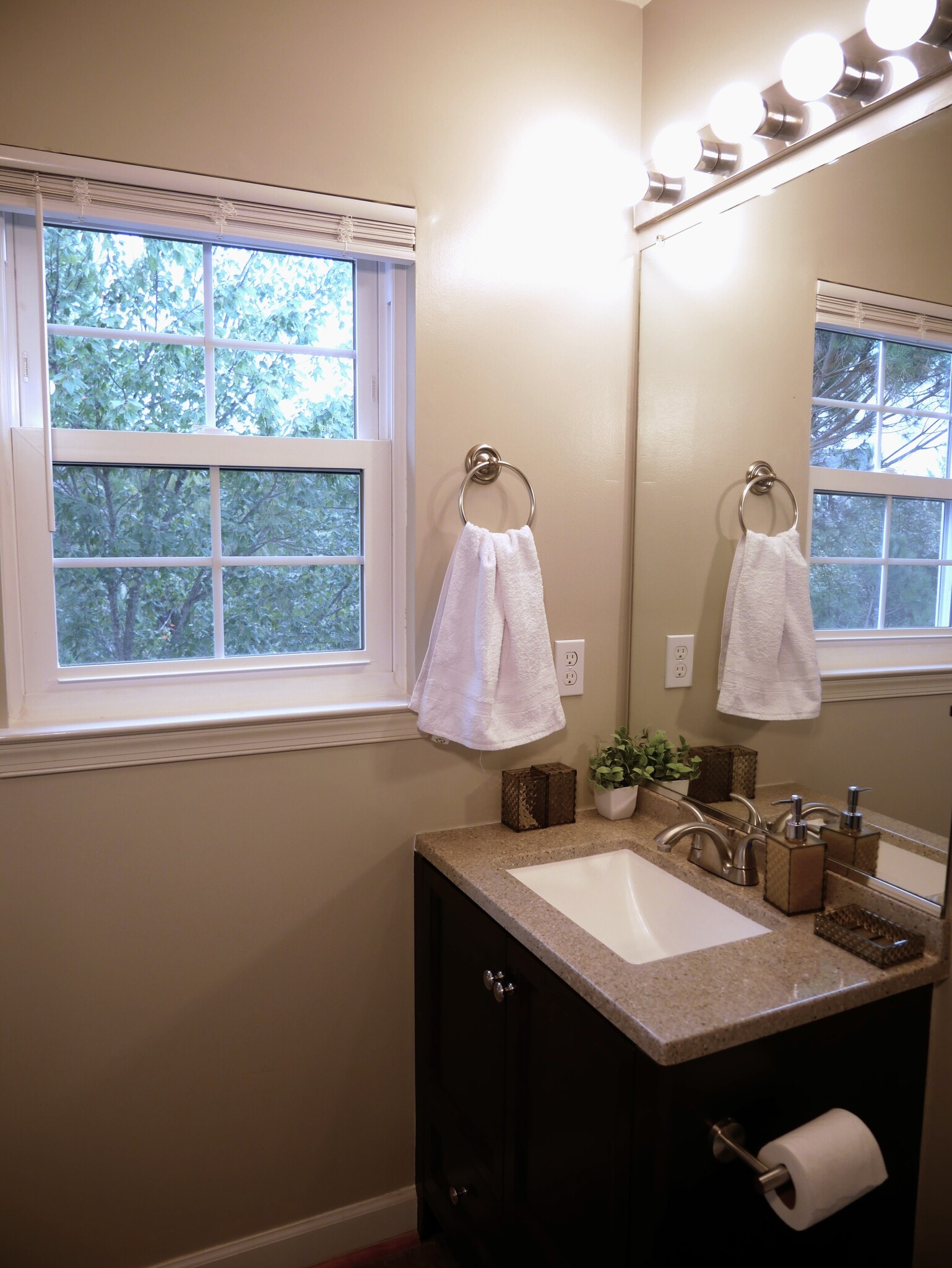 Building Photo - 45537 Lake Haven Ter