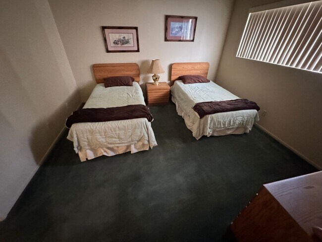 Building Photo - 2BR Bedroom 2BA "Split Level Condo and is ...