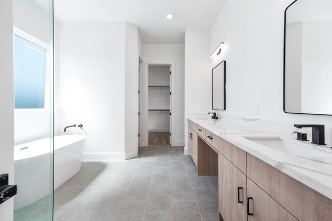 Building Photo - 3619 Bremond St