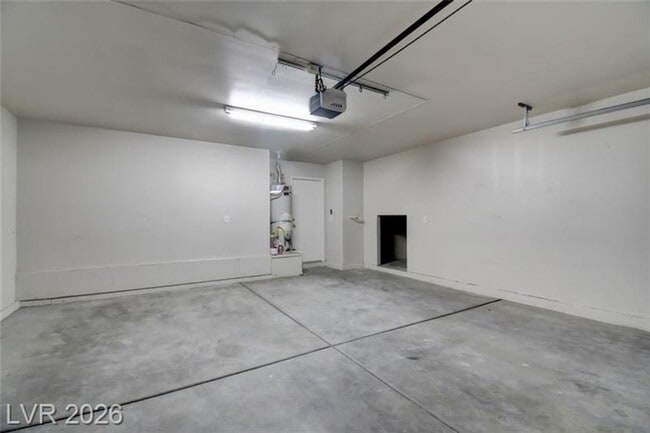 Building Photo - Beautiful Southwest Home-Must see!