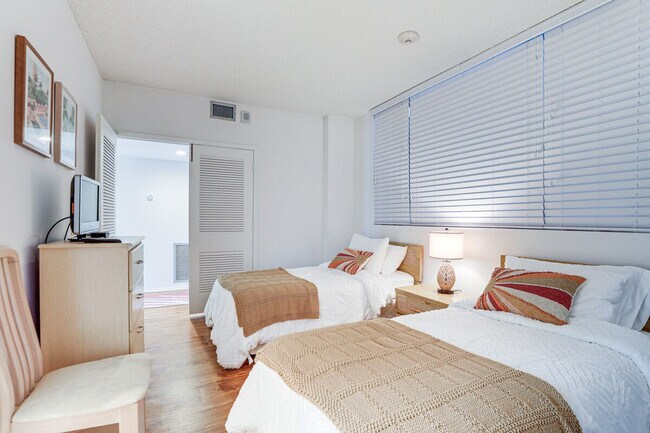 Building Photo - 1109 Gulf of Mexico Dr