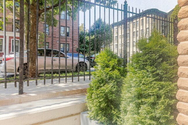 Building Photo - 955 Sterling Pl