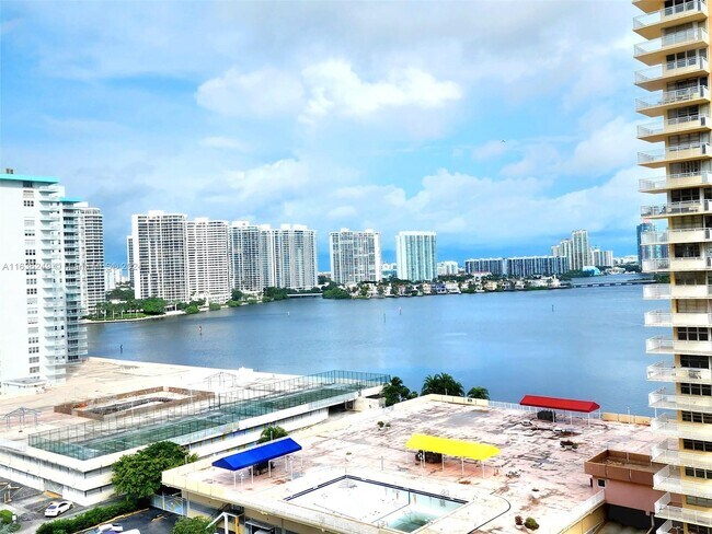 Building Photo - 250 174th St