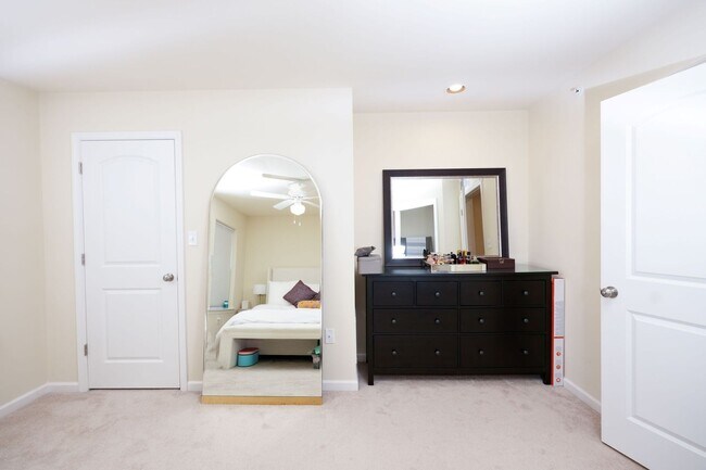 Building Photo - 119 High Pointe Dr