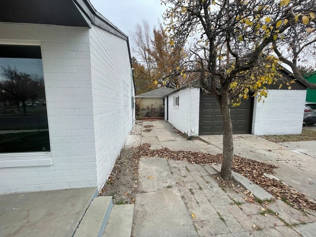 Building Photo - Charming 3 Bed/1 Bath Home!