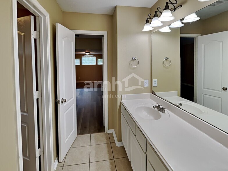 Building Photo - 5718 Emerald Brook Ln
