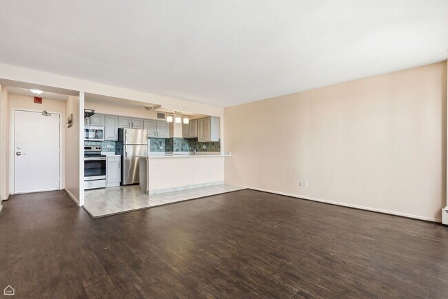 Building Photo - 6030 N Sheridan Rd