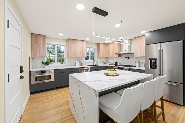 Building Photo - 130 SW 194th St