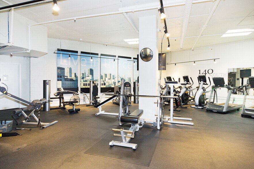 Building Photo - 140 S Van Ness Ave