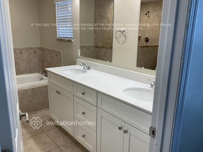 Building Photo - 1240 Sleepy Hollow Ln