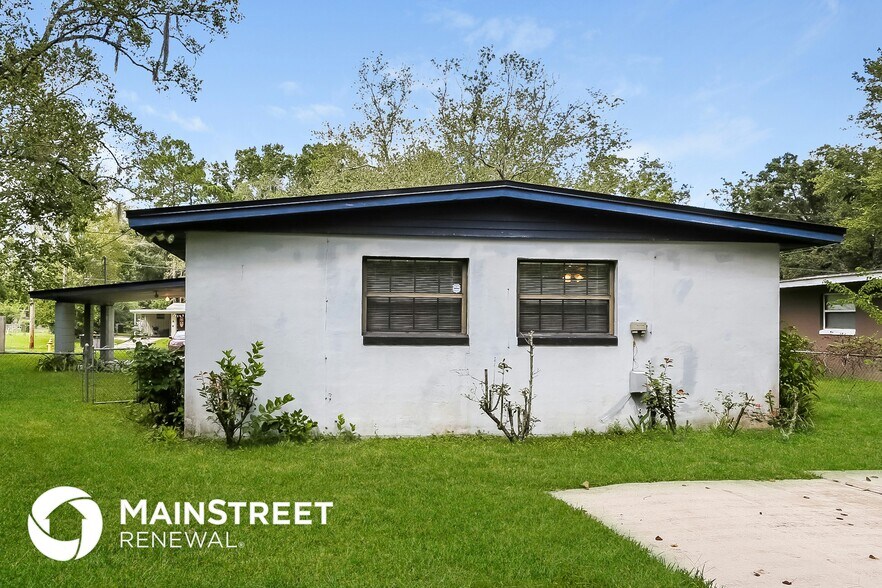 Building Photo - 7052 Clovis Rd