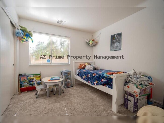 Building Photo - 15160 W Smokey Dr