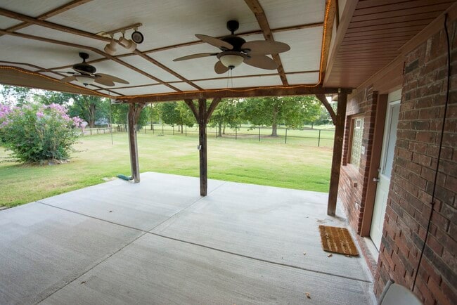 Building Photo - 802 N Juniper St