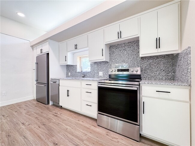 Building Photo - 1111 S Ray Ave