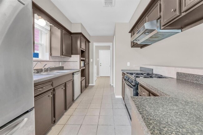 Building Photo - 22315 Walnut Valley Dr