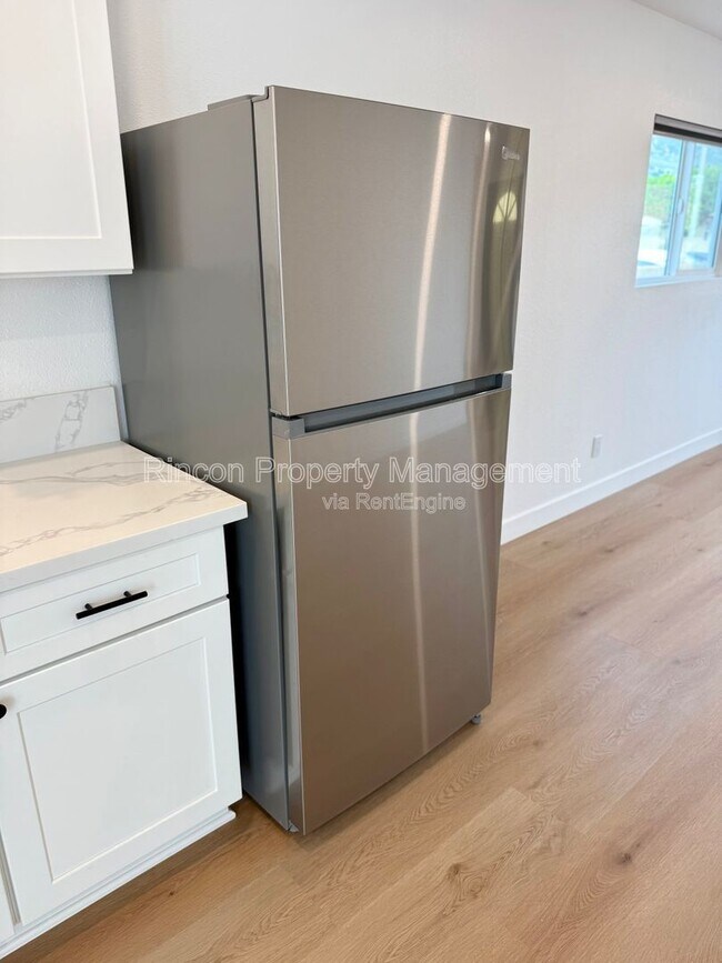 Building Photo - 607 Lemon Way