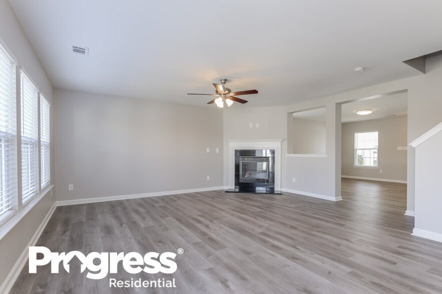 Building Photo - 12701 Cumberland Cove Dr