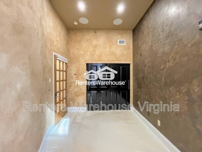 Building Photo - 219 Granby St