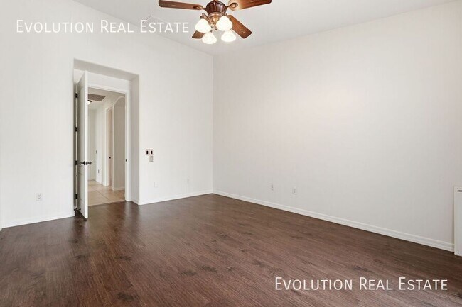 Building Photo - 3287 S Cottonwood Dr