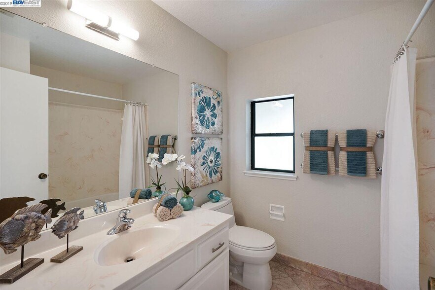 Building Photo - 5977 Skyfarm Dr