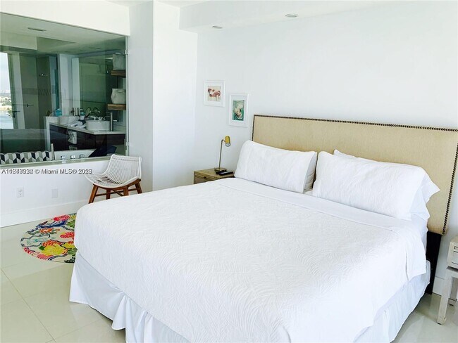 Building Photo - 4779 Collins Ave