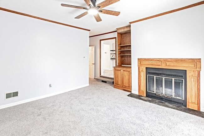 Building Photo - 5 bedroom, 2.5 bath home in Claymont