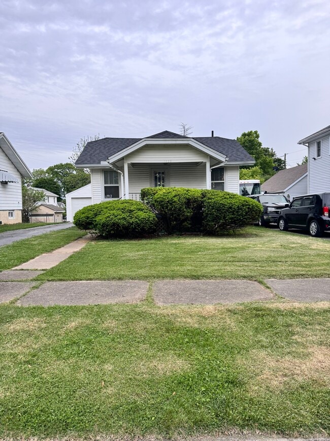 Primary Photo - 1226 Edward Dr