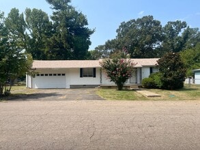 Building Photo - 3 BR. @ BATH home in the middle of Cabot