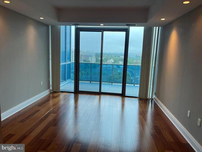 Building Photo - 1881 N Nash St