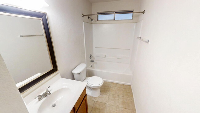 Building Photo - "Spacious 4-Bedroom Gem with 2.5 Baths and...