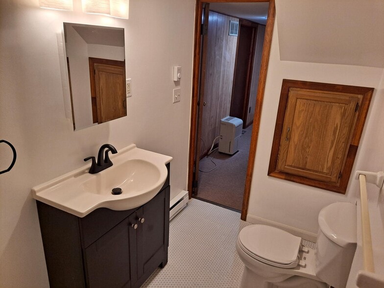 lower level bath - 837 W Liberty St