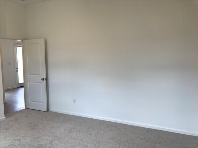 Building Photo - 28813 Bobcat Run Dr