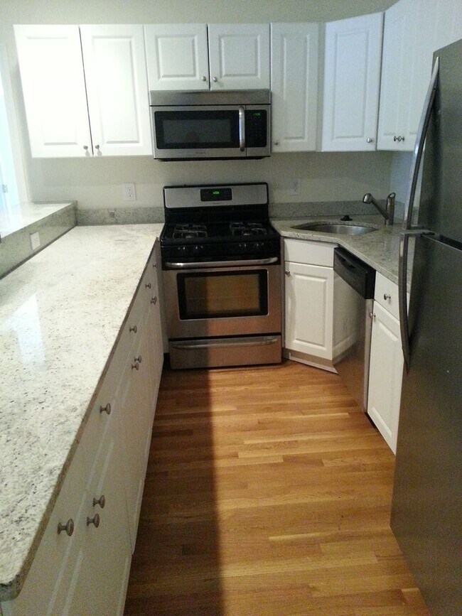 Building Photo - 4 Bed / 2 Bath in Brookline | Heat & Hot Water Included | 9/1