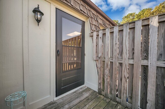 Building Photo - 1635 Ocean Bay Dr